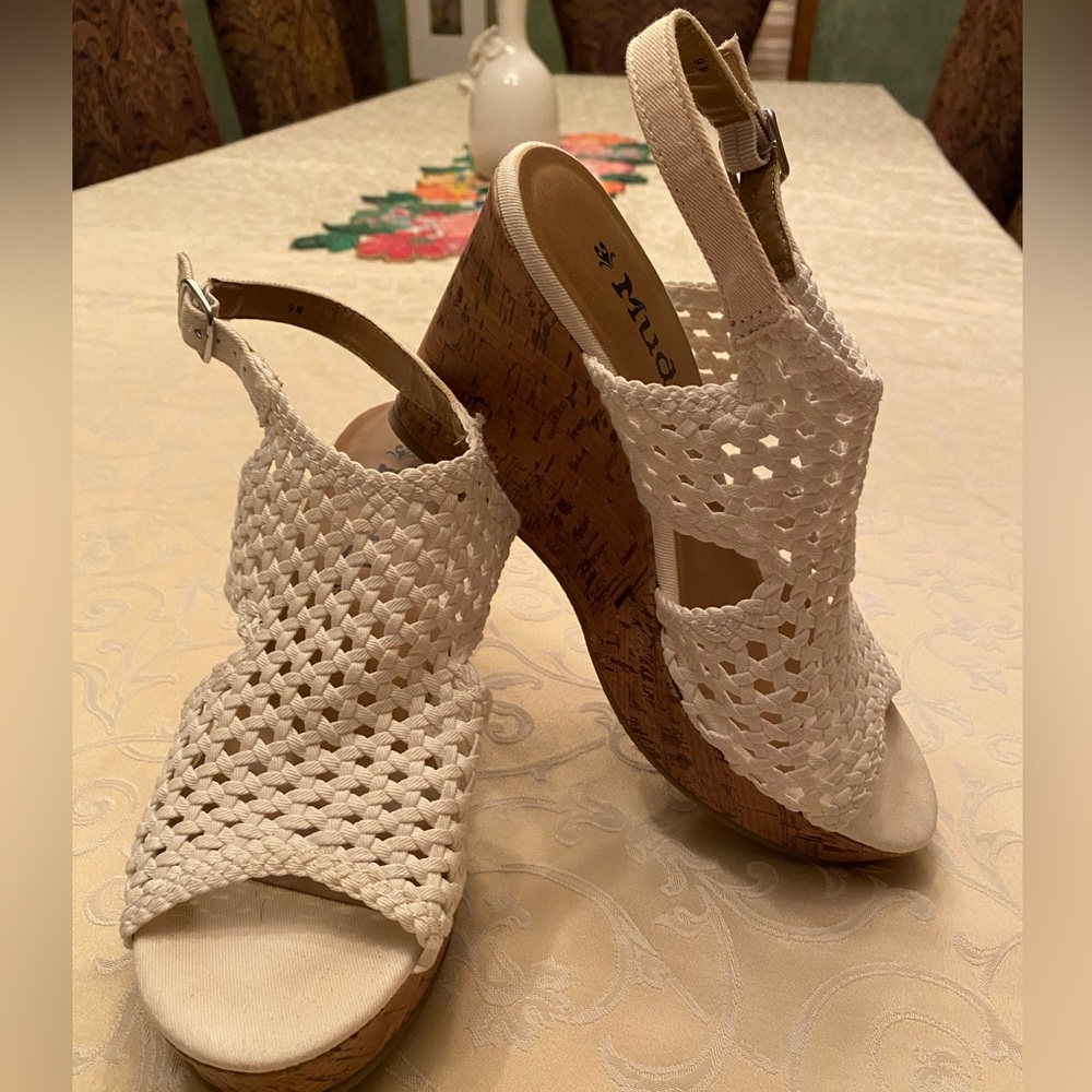 Women's White Wedge Sandals, Size 9.